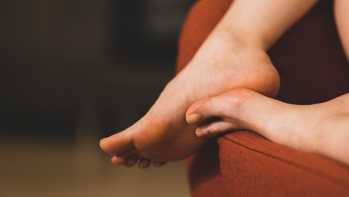 Piedi gonfi: cause e rimedi Piedi gonfi: cause e rimedi